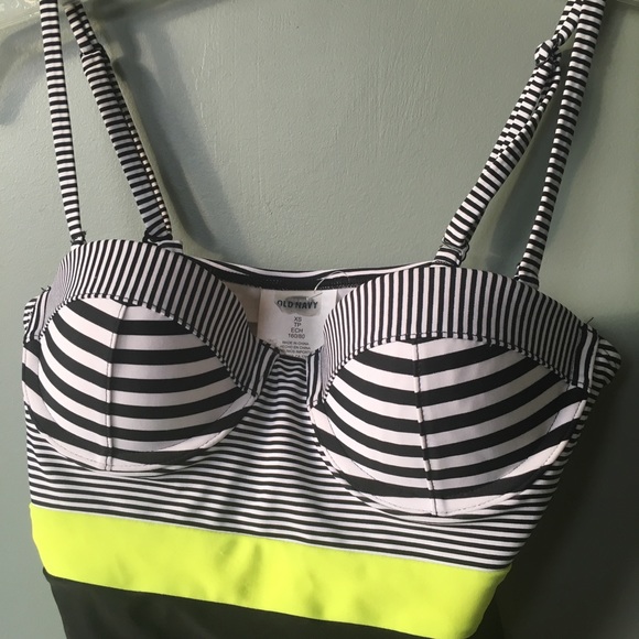 One piece bathing suit - Picture 2 of 3